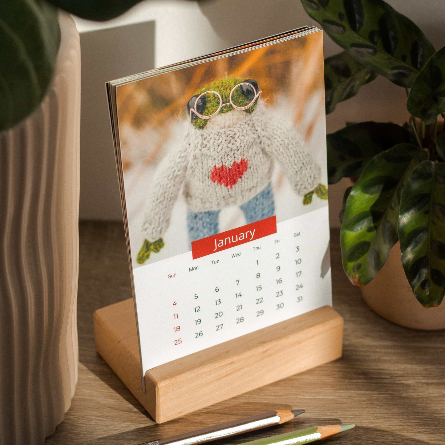 2026 Frog Desk Calendar – 4×6 Photo Calendar with Wood Stand