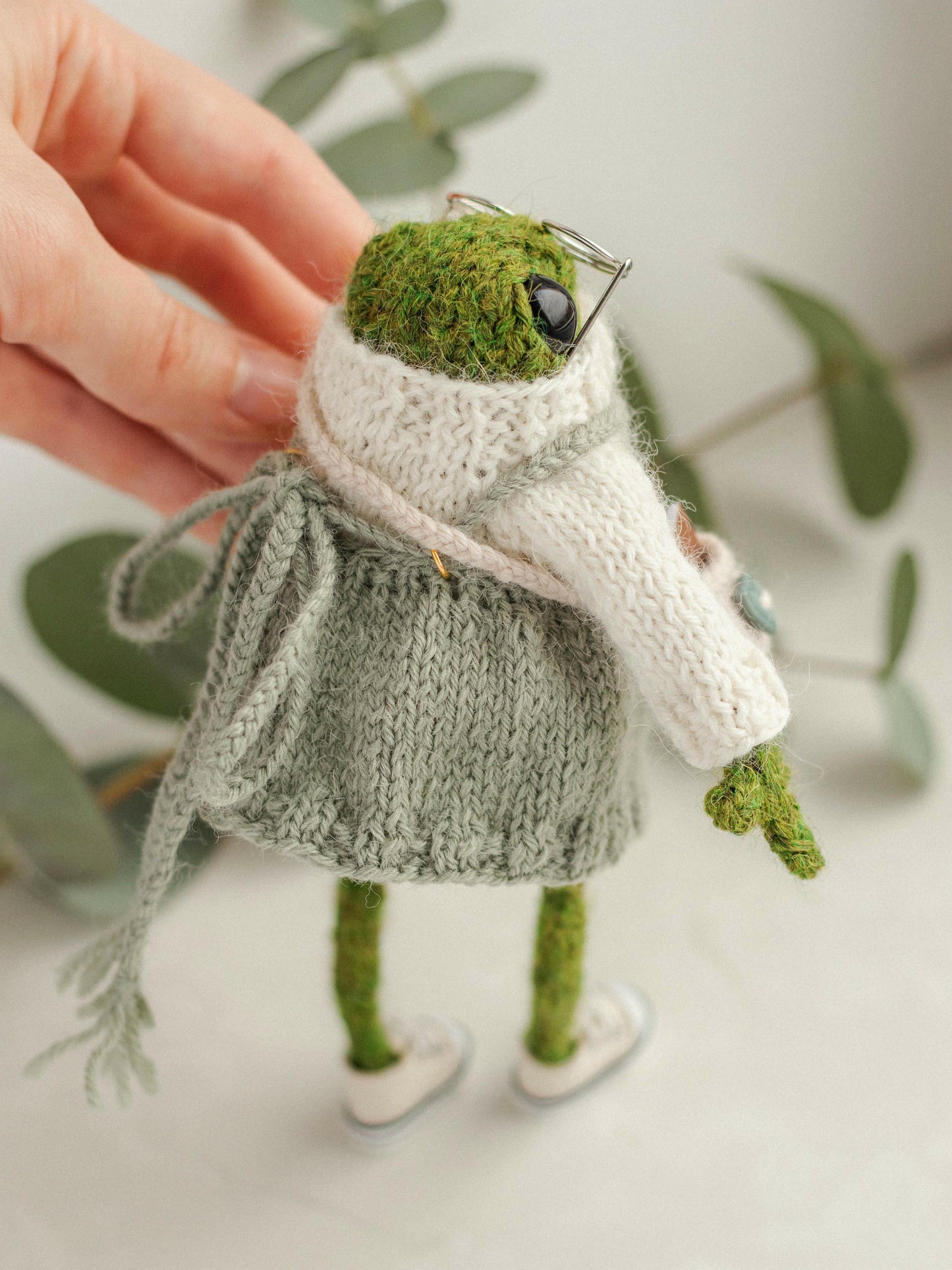 Miss Flora Frog