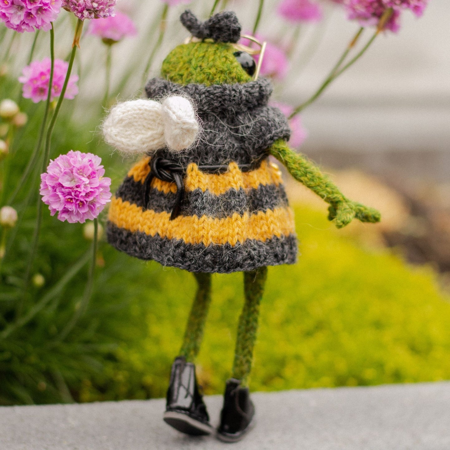 Frog Bee Dress Knitting Pattern for Knitted Frog (PDF)