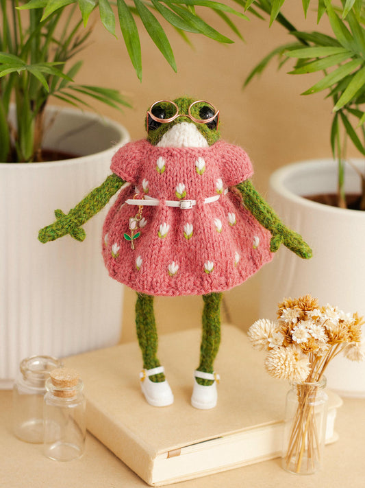Mrs. Spring Frog Outfit