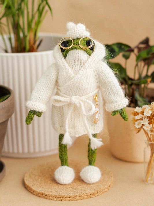 Knitted SPA Froggy Outfit