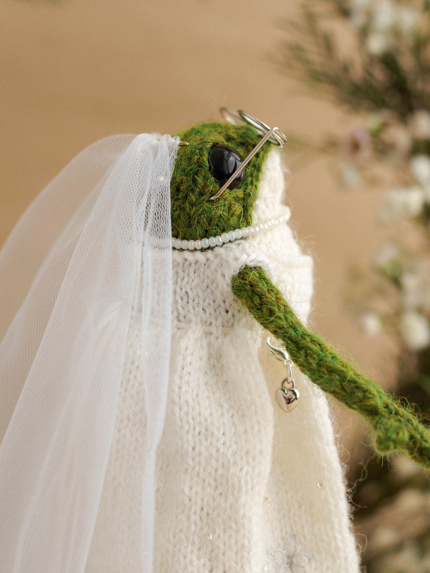 Just Married Frogs