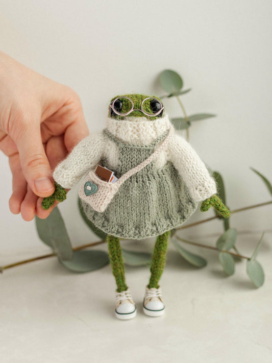 Miss Flora Frog