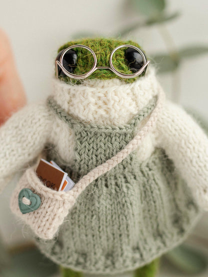 Miss Flora Frog