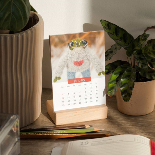2026 Frog Desk Calendar – 4×6 Photo Calendar with Wood Stand