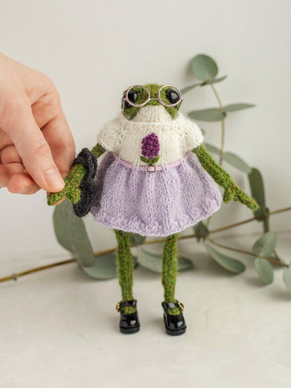 Miss Hyacinth Frog