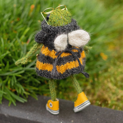 Frog Bee Dress Knitting Pattern for Knitted Frog (PDF)