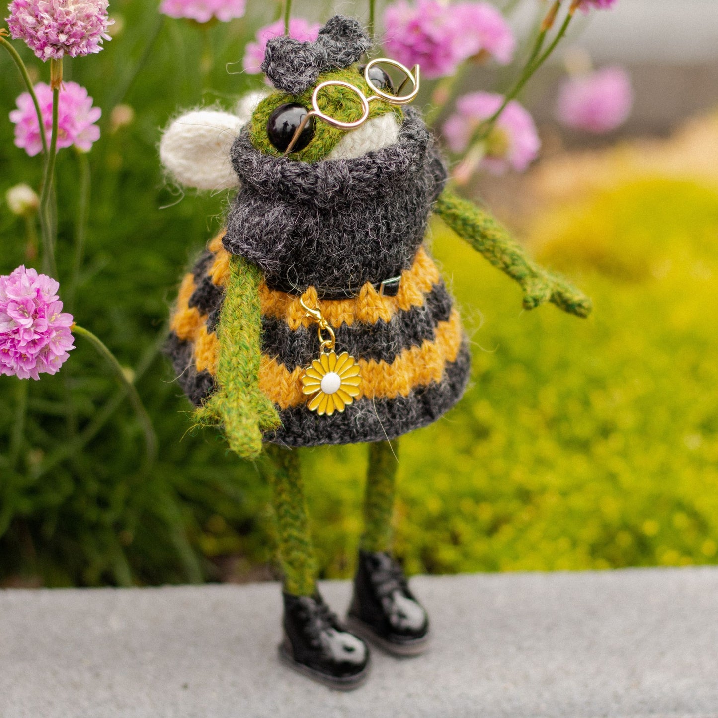 Frog Bee Dress Knitting Pattern for Knitted Frog (PDF)