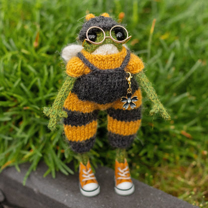 Bumblebee Outfit Knitting Pattern for Knitted Frog (PDF)