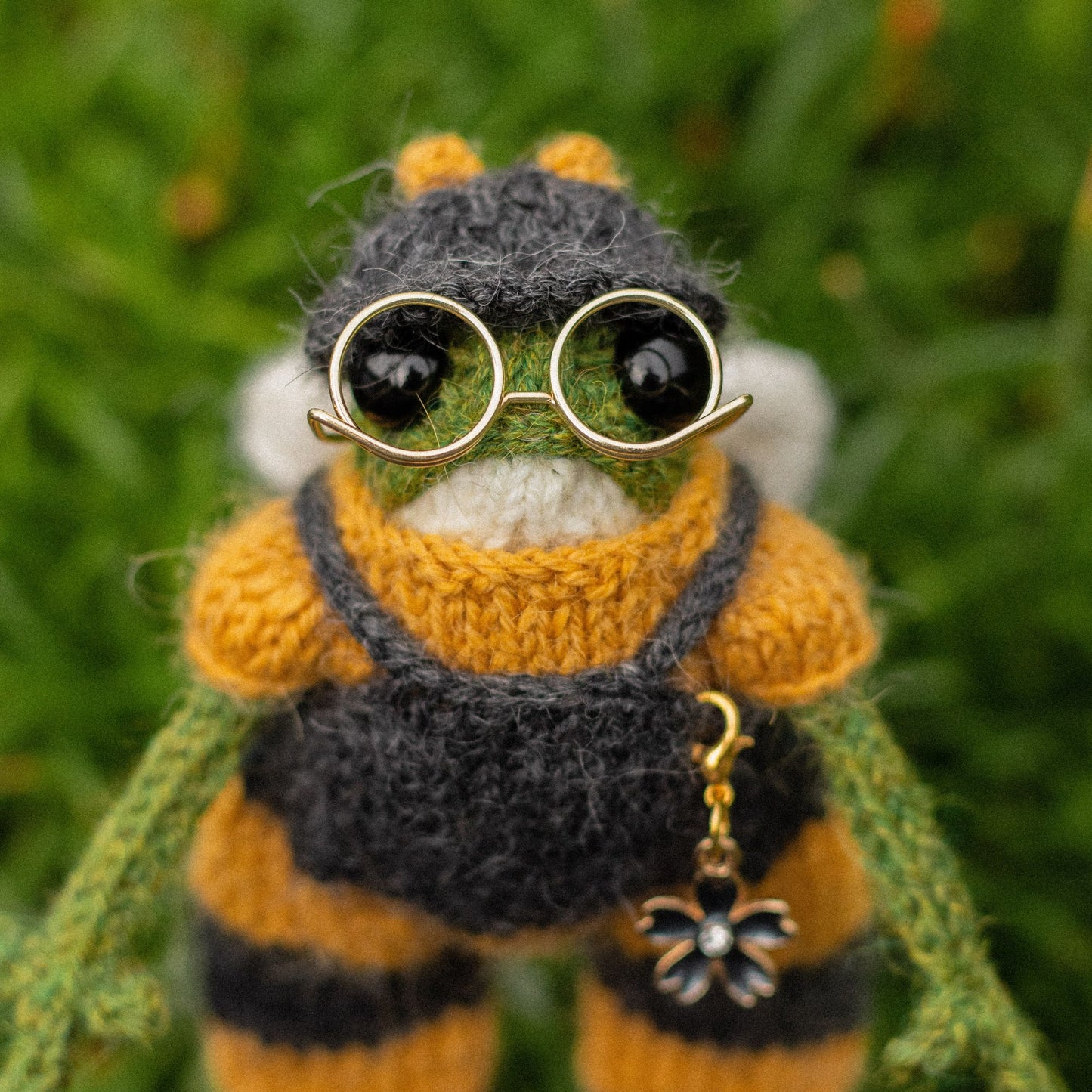 Bumblebee Outfit Knitting Pattern for Knitted Frog (PDF)