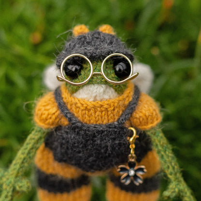 Bumblebee Outfit Knitting Pattern for Knitted Frog (PDF)