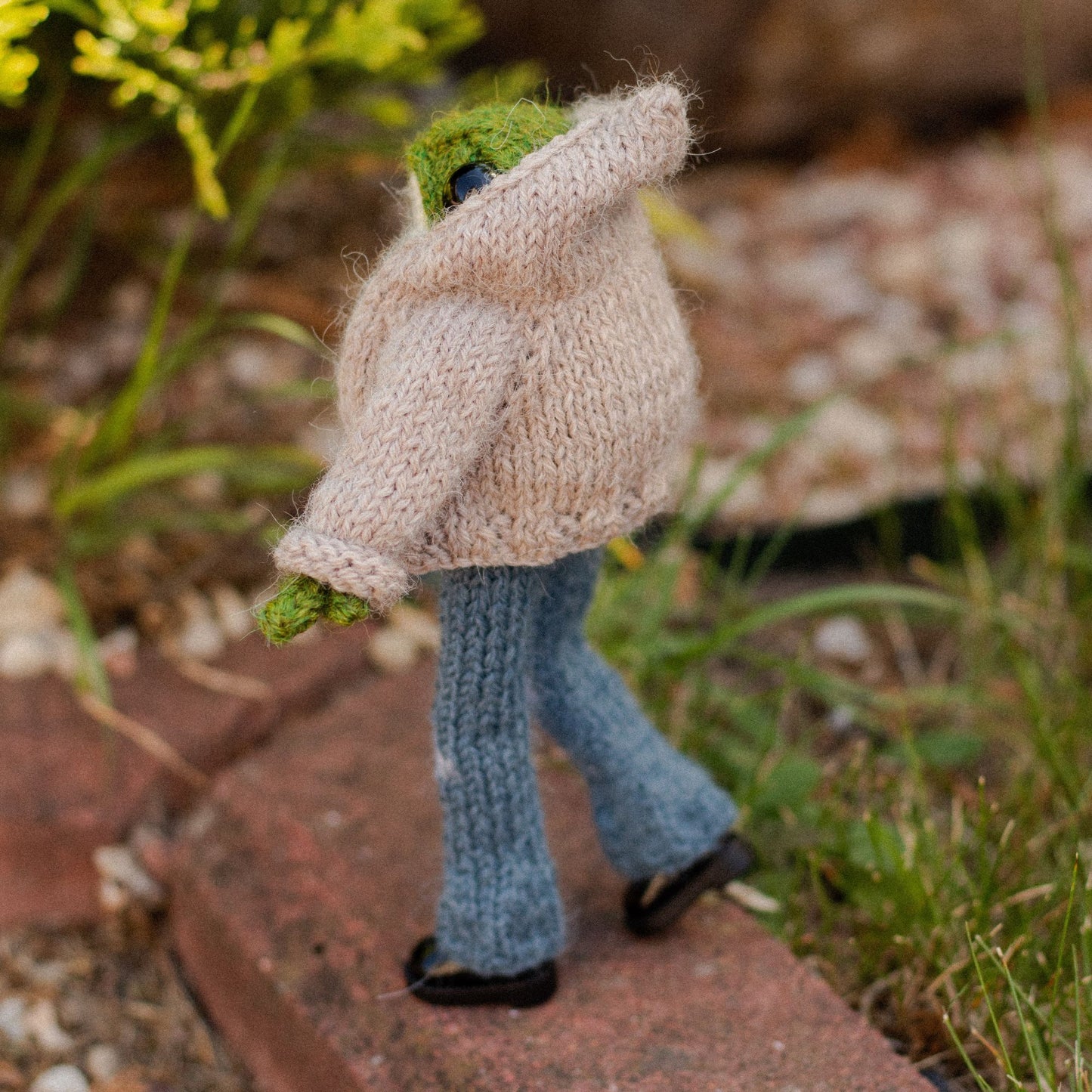 Open Front Hoodie Knitting Pattern for Knitted Frog (PDF)