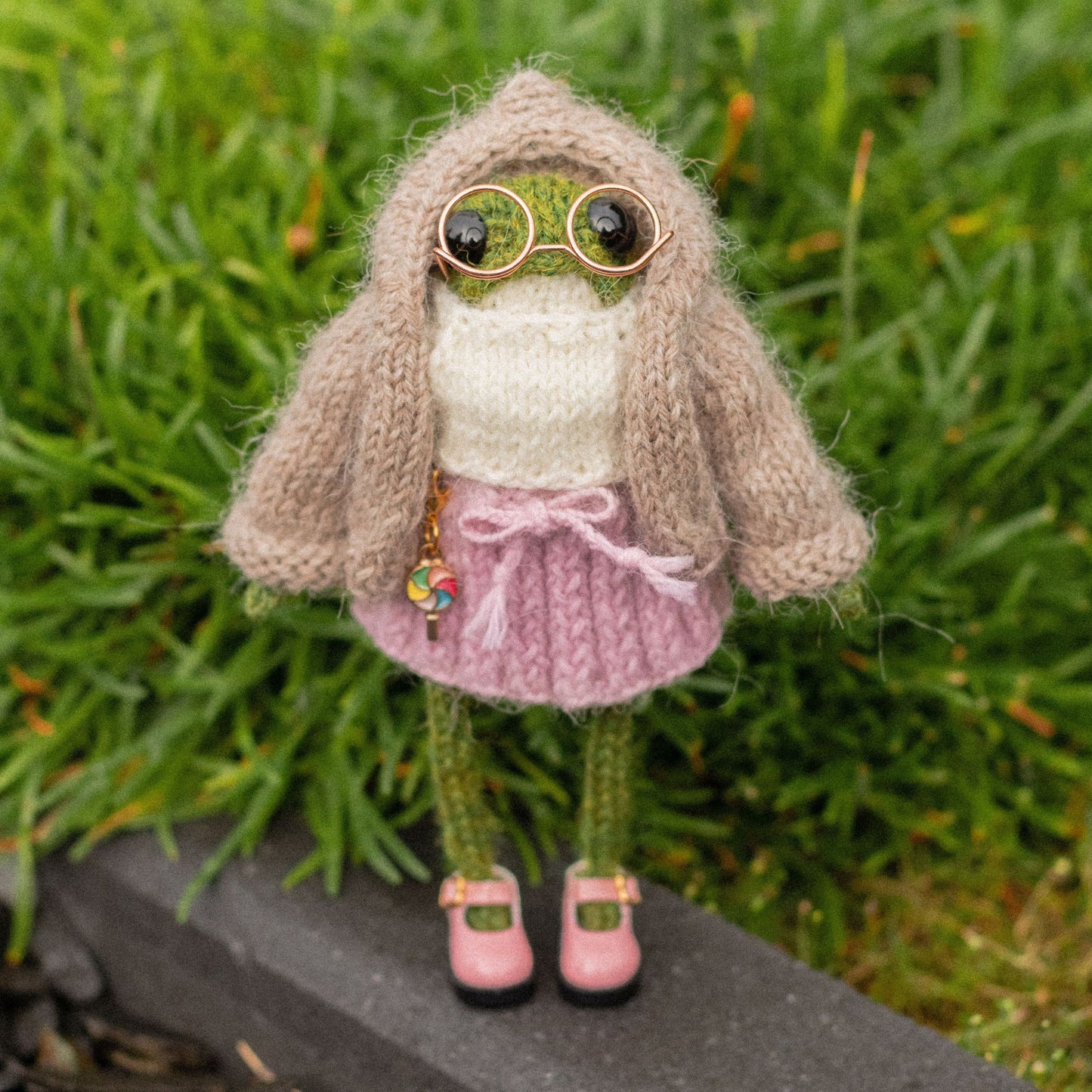 Open Front Hoodie Knitting Pattern for Knitted Frog (PDF)