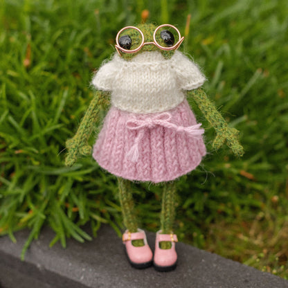 Pleated Skirt Knitting Pattern for Knitted Frog (PDF)