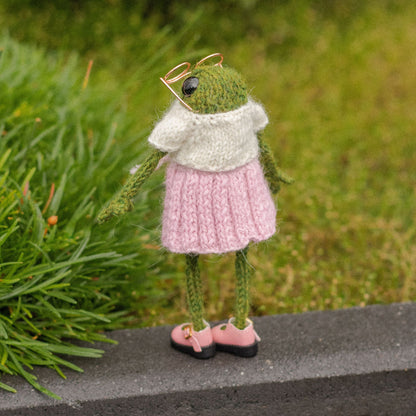 Pleated Skirt Knitting Pattern for Knitted Frog (PDF)