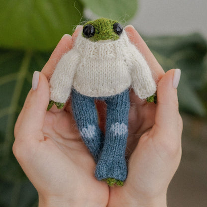 Frog Sweater Knitting Pattern for Knitted Frog (PDF)