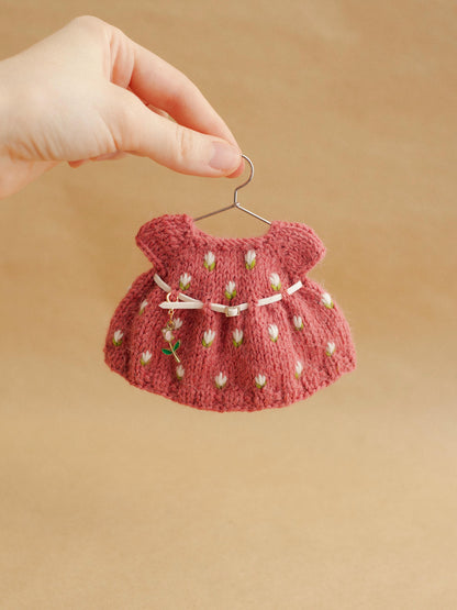 Mrs. Spring Frog Outfit