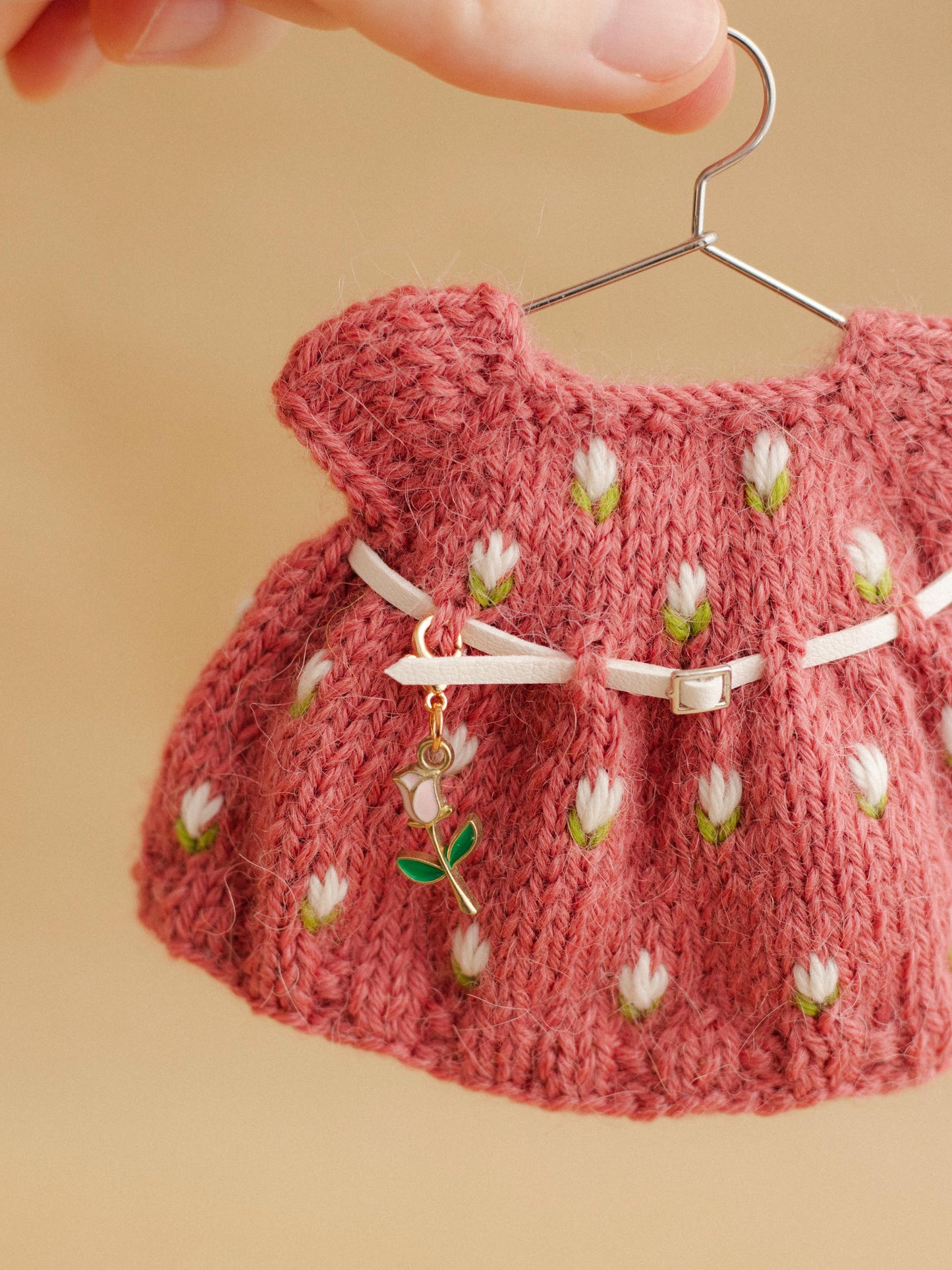 Mrs. Spring Frog Outfit