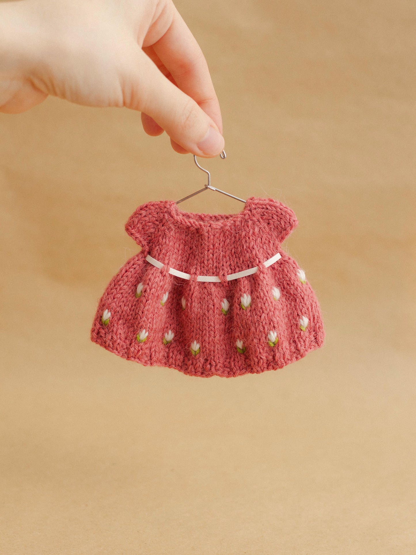 Mrs. Spring Frog Outfit