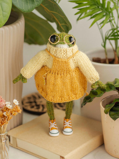 Miss Sunny Garden Frog