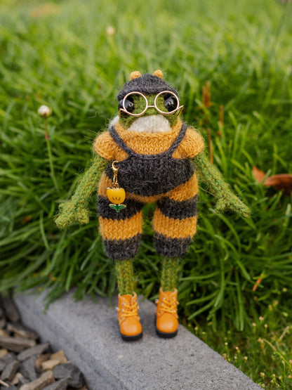 Froggy Bumblebee Outfit