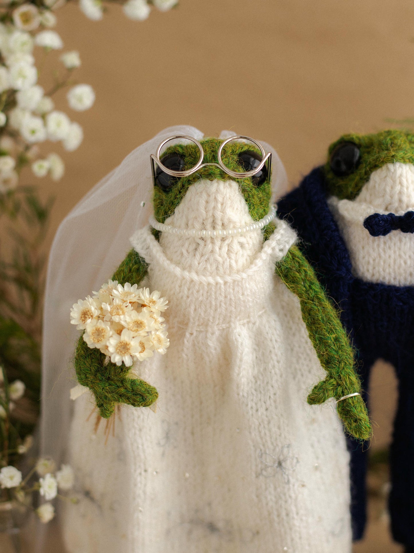 Just Married Frogs
