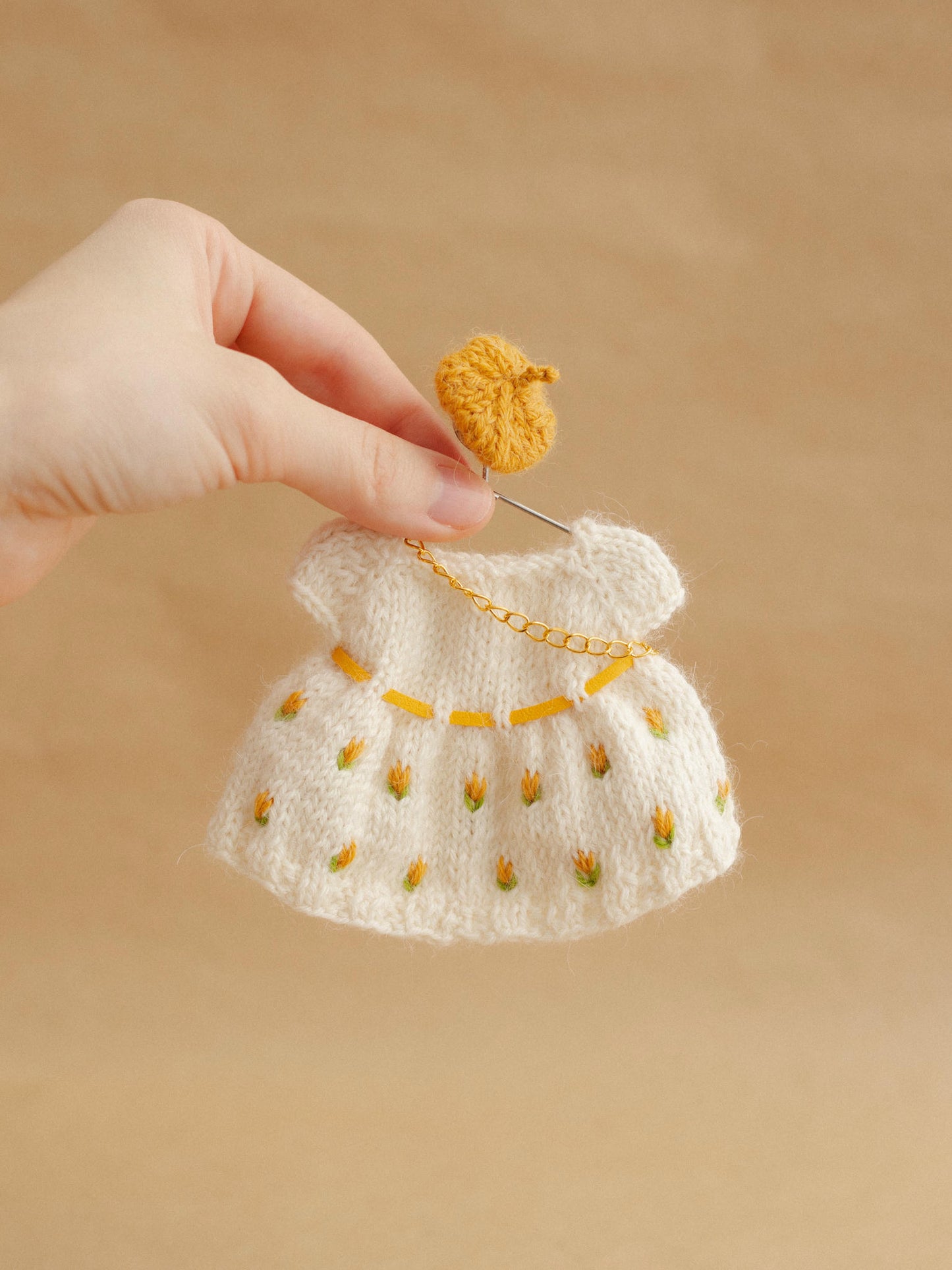 Froggy Miss Yellow Rose Outfit